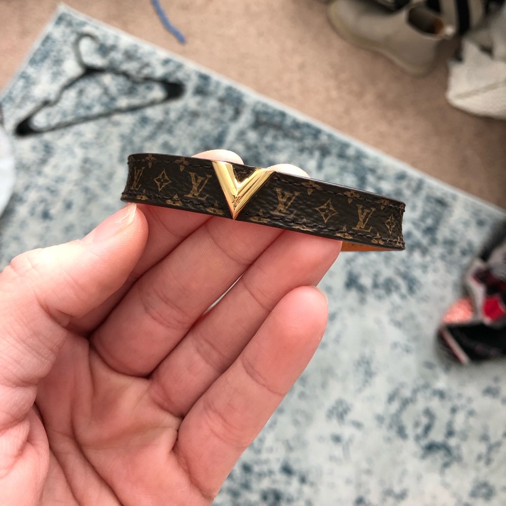 louis vuttion bracelet